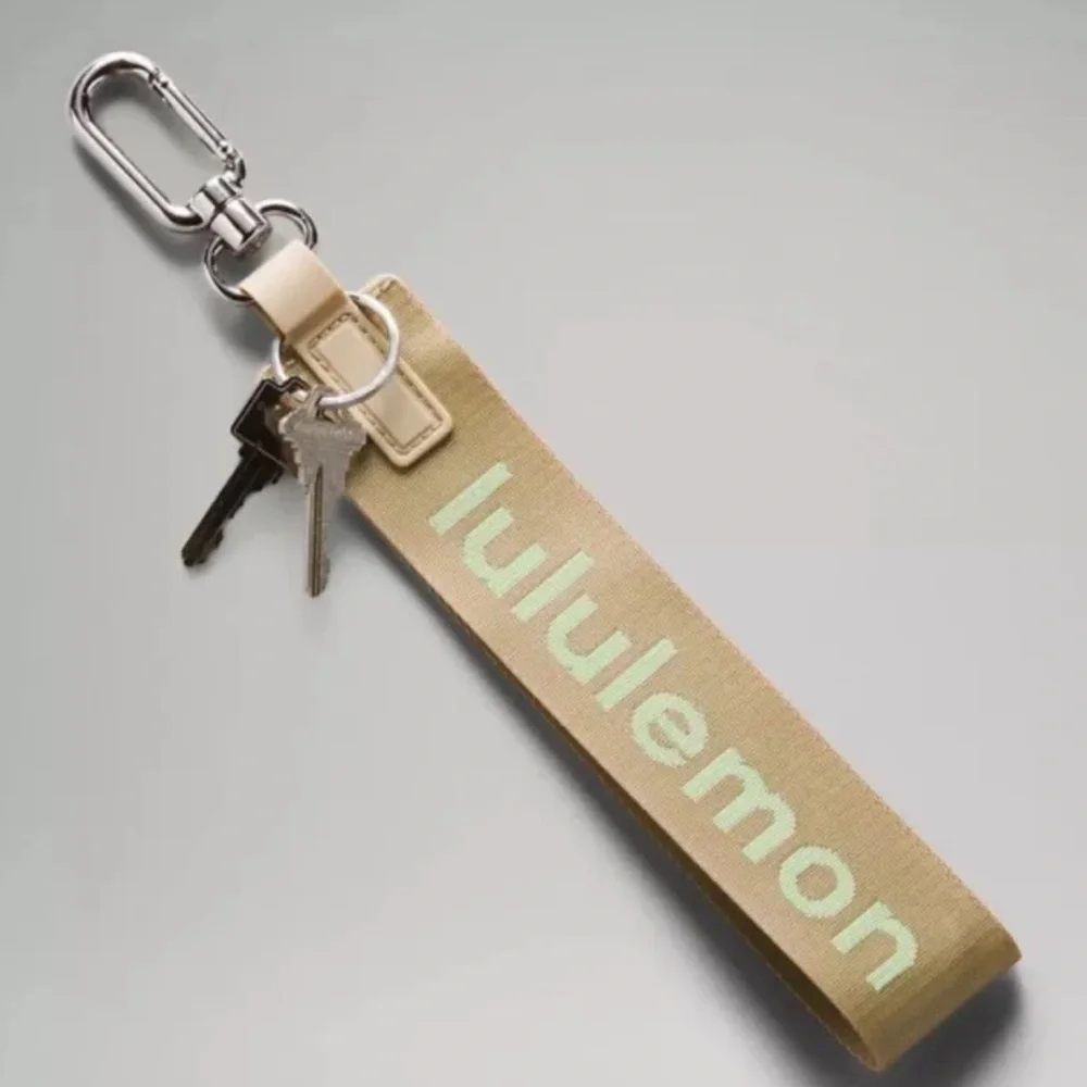 Lululemon Never Lost Keychain Trench / Pistachio BRAND NEW